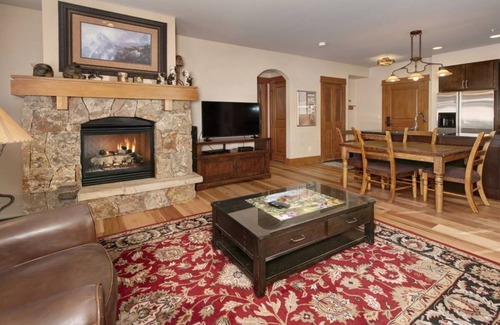 River Run Condo | Luxury 2BR ski-in Lone Eagle w/- firepit, heated pool, hot tubs, gym and more!