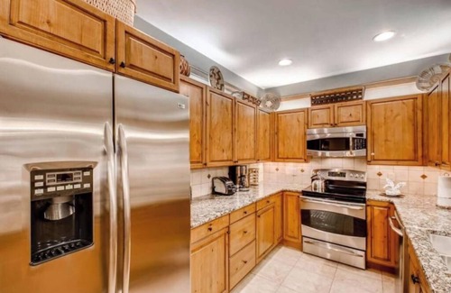 Mountain House Condo | Luxury 3BR ski-in, ski-out Chateaux condo w/hot tub and shuttle to River Run!
