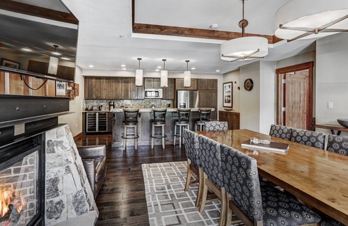 Peak 8 Condo | Luxury 4 Bedroom Steps from Skiing and Winter Activities by RedAwning