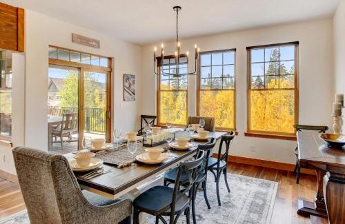 Rendezvous House | Luxury Chalet #250 With Hot Tub, Gas Fire Pit & Great Views - 500 Dollars Of FREE Activities & Equipment Rentals Daily