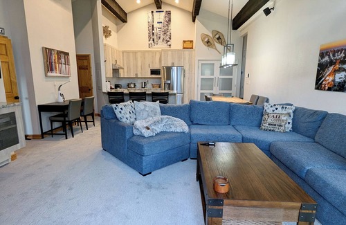 Avon Condo | Luxury Condo w/FREE WiFi, Parking, Heated Pool, Hot Tubs, Skier Shuttle