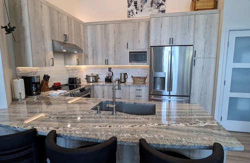 Avon Condo | Luxury Condo w/FREE WiFi, Parking, Heated Pool, Hot Tubs, Skier Shuttle