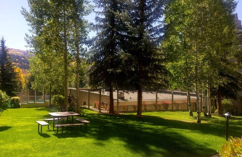 Avon Condo | Luxury Condo w/FREE WiFi, Parking, Heated Pool, Hot Tubs, Skier Shuttles