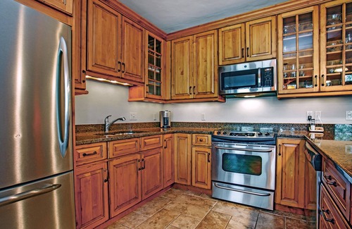 Vail Condo | Luxury Condo w Mtn View, walk to Gondola, SV22B