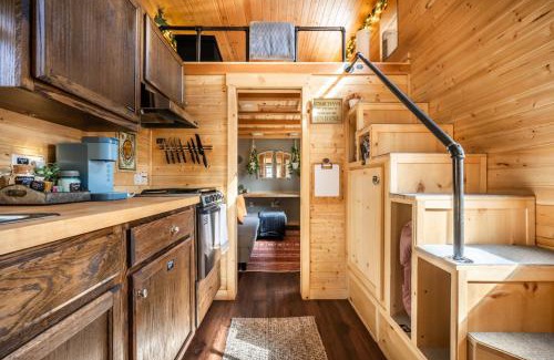Woodland Park Ski Chalet | Luxury Glamping Tiny Haven, Firepit & Grill