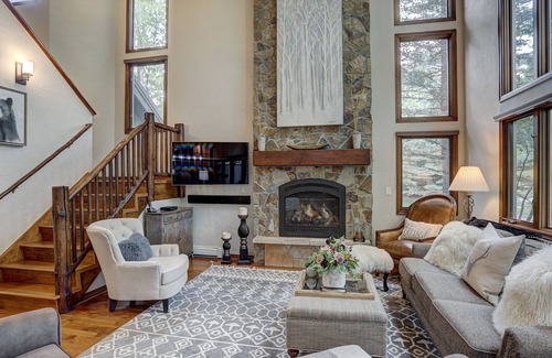 Edwards House | Luxury Home Arrowhead - Walk to lifts! Private entrance by RedAwning