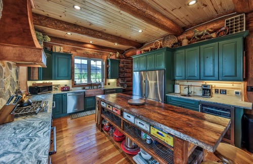 Grand Lake House | Luxury lakefront log home w/dock and boats bordering RMNP