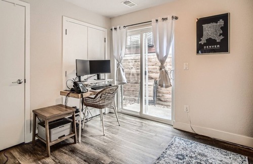 Lakewood House | Luxury Lakewood Livin’ *Easy access to Red Rocks and MTNS* Free Bottle Of Wine!