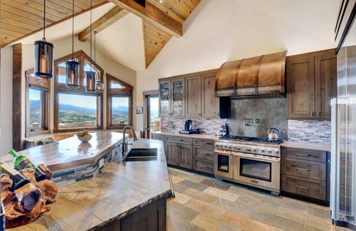 Rendezvous House | Luxury MountainTop Estate * Pano Views * Hot Tub * Wine Room