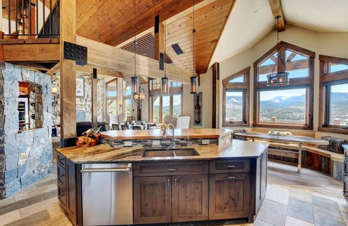 Rendezvous House | Luxury MountainTop Estate * Pano Views * Hot Tub * Wine Room