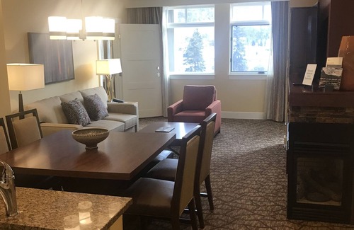 Avon Resort | Luxury One Bedroom Westin Riverfront Villa