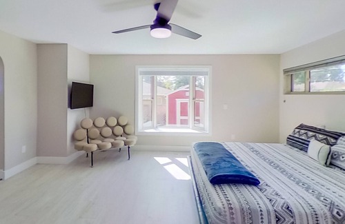 Bel Aire House | Luxury Retreat w/ Steam Shower+gym+office+ gourmet kitchen 4.4 miles to downtown