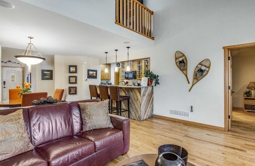 Estes Park House | Luxury Rocky Mountain River Retreat - Elegant Riverfront Home with Mountain Views! -- EV #3420