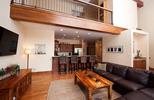 Purgatory House | Luxury Townhome - Great Views/BBQ/Shuffleboard - Heated Pool