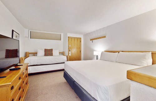West End Cabin | Main Street stay - pool & hot tub - walk to lifts, dog-friendly, ground-floor