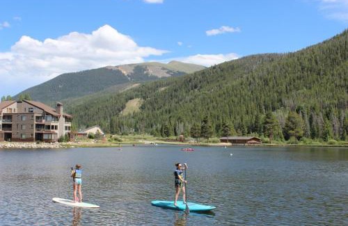 Lakeside Village House | Mall 1423 by SummitCove Lodging