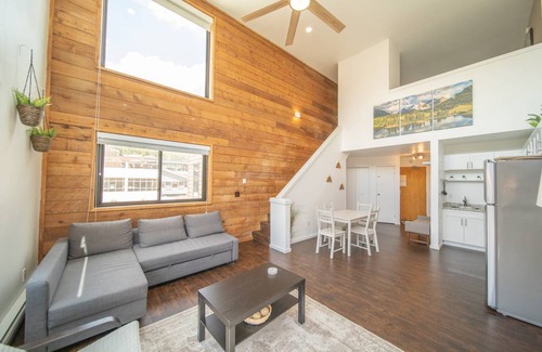 Lakeside Village Condo | Mall 1423
