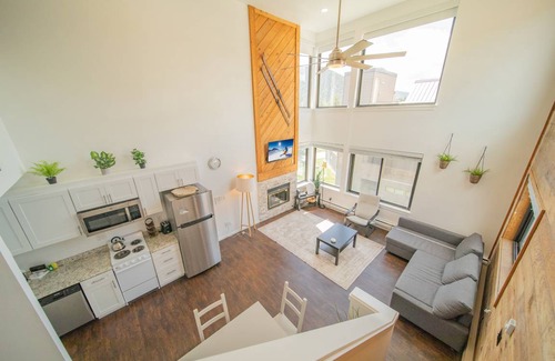Lakeside Village Condo | Mall 1423