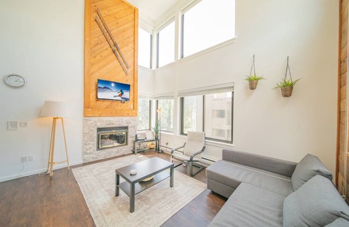 Lakeside Village Condo | Mall 1423