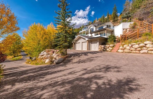 Red Mountain House | MARFIL 4-Story Away-From-It-All Mountain Top Oasis