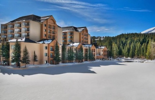 Peak 9 Condo | Marriott Mountain Valley Lodge Breckenridge Luxury Studio