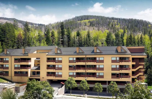 Highland Meadows Villa | Marriott SteamSide-Douglas 1-bedroom villa in VailnSleeps 4, 2 bathrooms