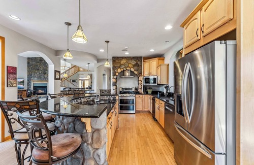 The Highlands House | Massive Breckenridge Estate: Game Room & Hot Tub!