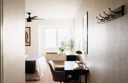 Greenwood Village Apartment | Micro-Unit | Sleeps 2 | Gym | DTC/Boston Commons