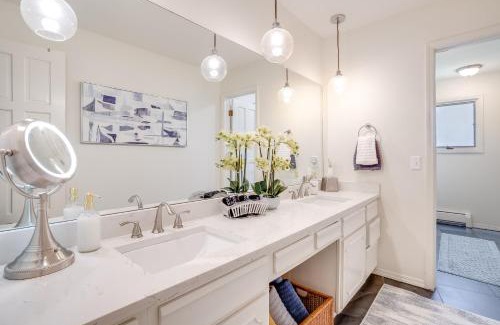Westcliff and Cambridge House | Mid-Century Escape 7 BR Sleeps 22 Hot Tub & Games