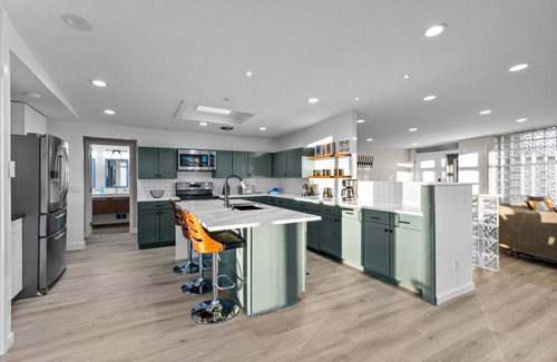 Northglenn House | Mid-Century Modern - Views/Pool Table/Ping Pong/Firepit