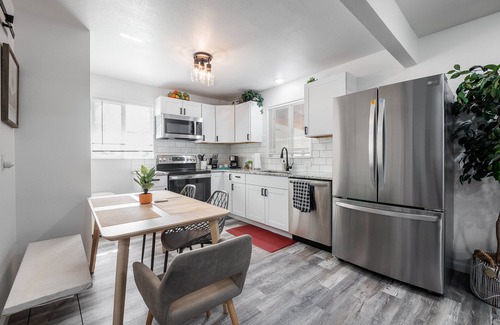 Dupont House | Mile High Haven - Pet Friendly Home Minutes to Boulder and DT Denver