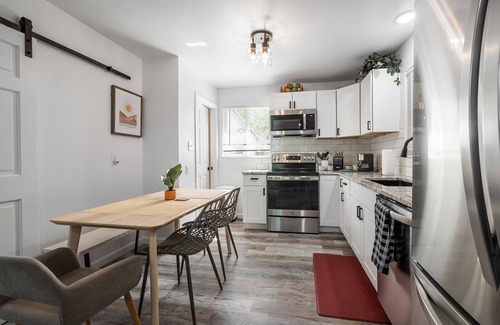 Dupont House | Mile High Haven - Pet Friendly Home Minutes to Boulder and DT Denver