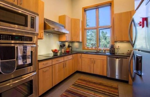 Vail Condo | Mill Creek Court Condos 100 Yards From Gondola One! Penthouse Condo