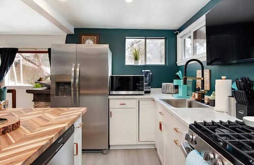 Glenwood Springs House | ★MillionDollarCreeksideTreehouse⛷Hottub⛷Raft mins to downtown/hot springs