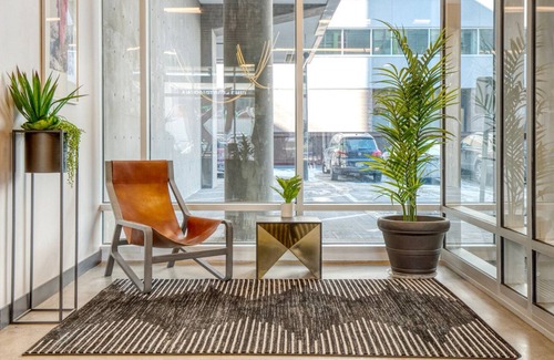 River North Art District Apartment | Mod RiNo Studio w/ Gym, Roof Deck, in Brewery District, by Blueground