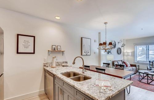 River Run Apartment | Modern 1BR in Keystone- Walk to Slopes & Kids Ski Free! condo