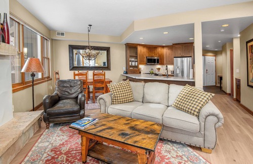 Avon Condo | Modern Avon Condo on river near Free Shuttle to Beaver Creek Skiing, Dining!