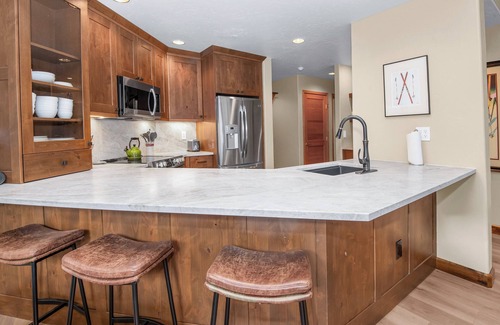 Avon Condo | Modern Avon Condo on river near Free Shuttle to Beaver Creek Skiing, Dining!