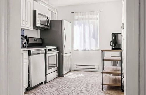 West Colfax Apartment | Modern Comfort | King Beds | Sloans Lake 30+