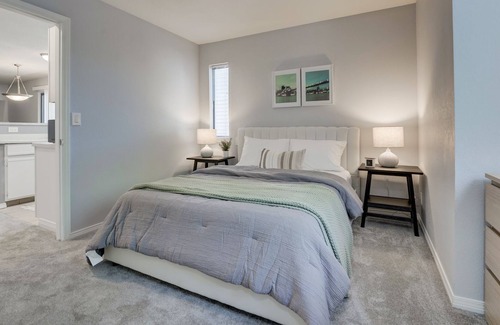 Greenwood Village Condo | Modern Condo w/ Fireplace, Gym, Shared Pool!