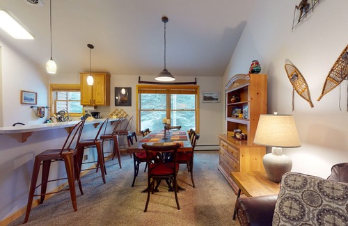 Mountain House Condo | Modern Keystone condo w/a gas fireplace & shared hot tub