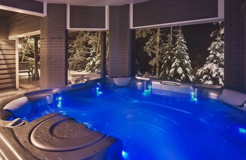 Steamboat Springs House | Modern luxury + Hot Tub + Walk to Skiing - Time Flys Lodge