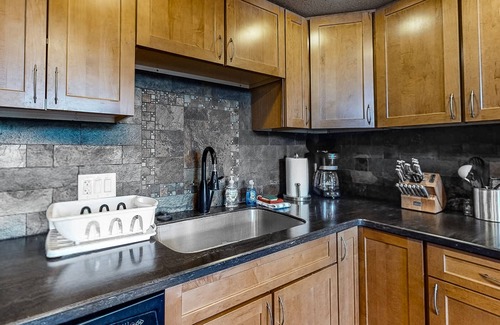 Fraser House | Modern mountain escape near the slopes with pool/hot tub on-site, fast WiFi