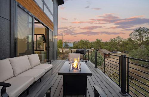Bailey House | Modern Mtn Escape! Hot Tub Fireplace Views