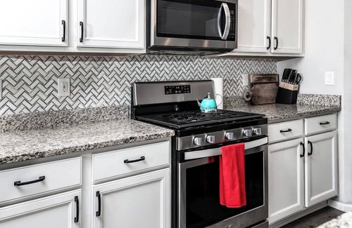 Gateway House | Modern Townhouse for 6 in Denver, Great Amenities