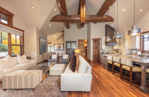 Peak 8 House | Monarch at Shock Hill: Elegant Home w/Hot Tub, Firepit, Oxygen, Near Gondola