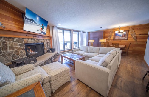 Lakeside Village Condo | Montezuma 1770
