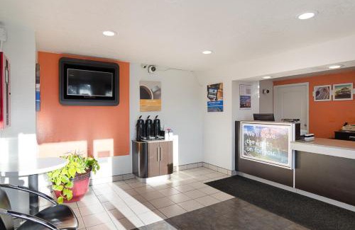 Regis Hotel | Motel 6- Denver, CO Downtown
