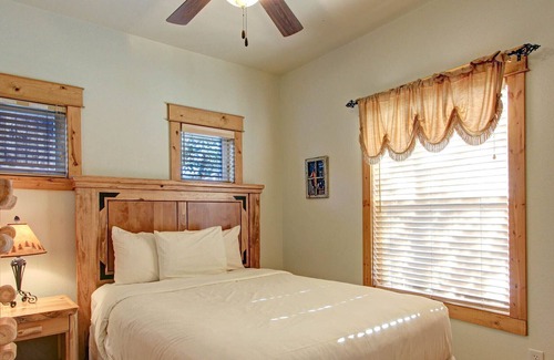 Estes Park Condo | Mount Enentah 37 - 2 Br Condo - Lake/Mountain Views!