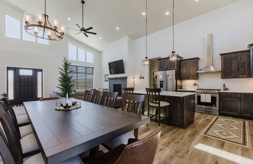 Lake Hatcher Park House | Mountain-Chic Escape | Hot Tub, Views & AC